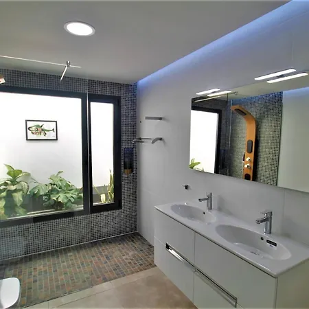 Holiday House And Spa Lanzarote 펜션