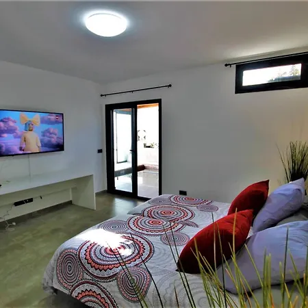 Holiday House And Spa Lanzarote * 티아즈
