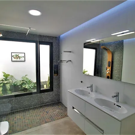 Holiday House And Spa Lanzarote * 티아즈