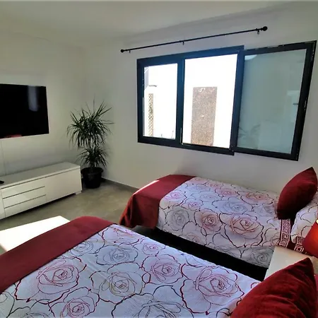 펜션 Holiday House And Spa Lanzarote *