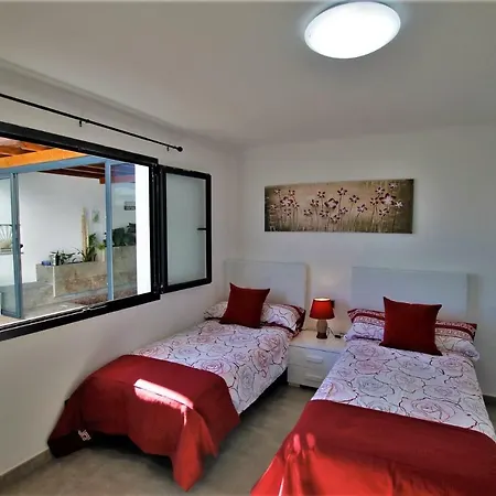 Holiday House And Spa Lanzarote 펜션 티아즈